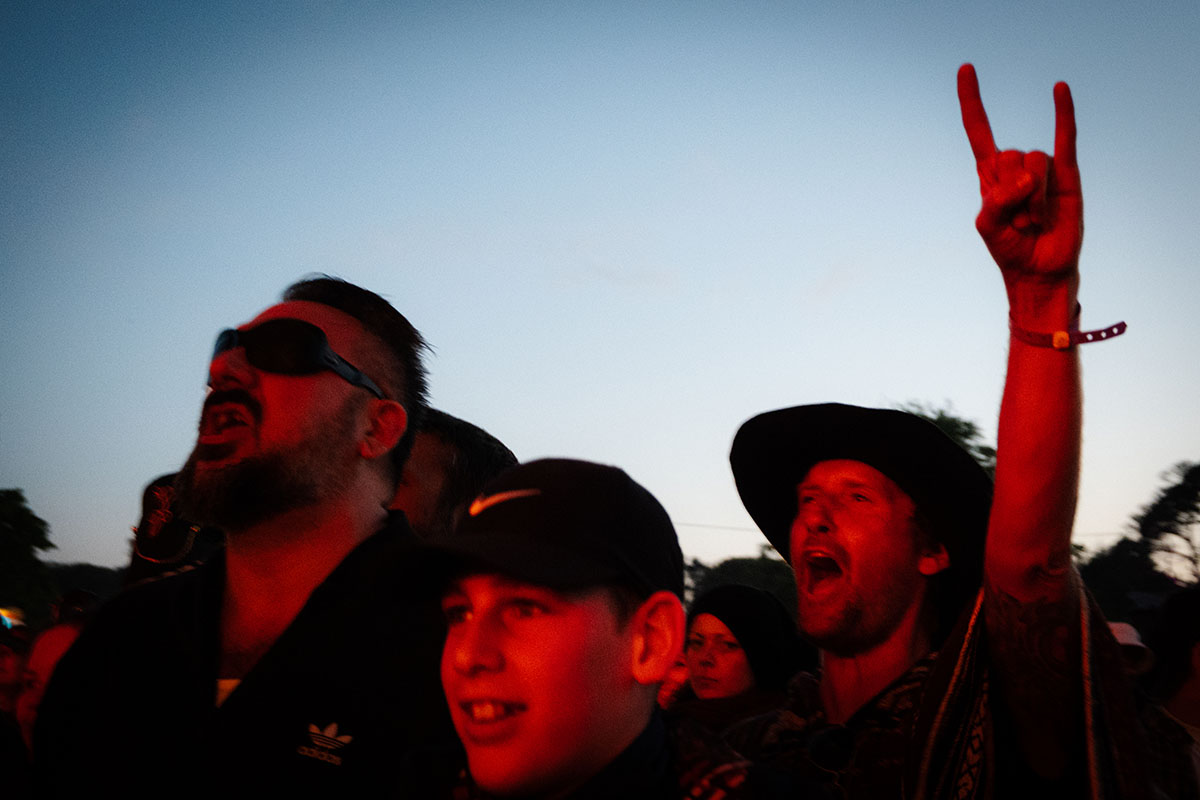 Black Grape  Fans in awe Great Estate Festival Cornwall